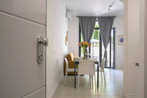 Urban Oasis with Patio for 5 guests - reserved parking - Termini